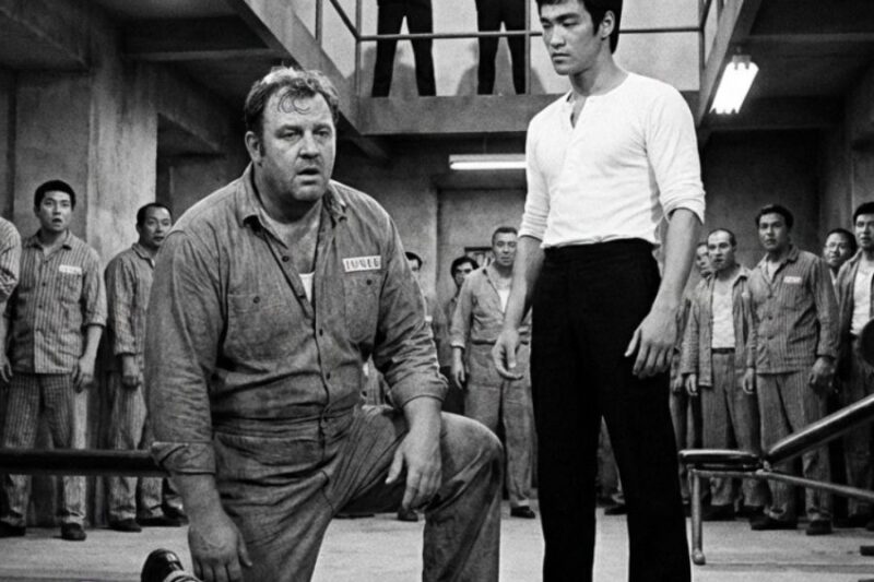 280lb Prison Inmate Challenged Bruce Lee — Guards Couldn’t Believe What Happened