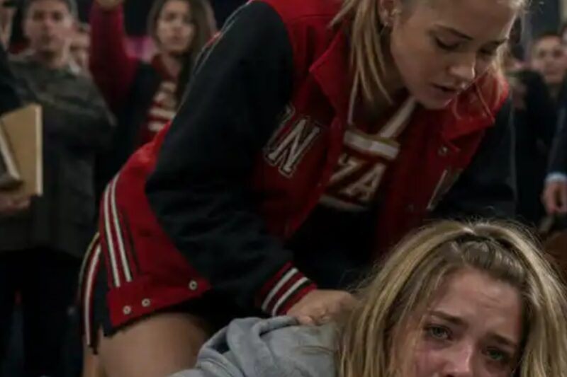 Cheerleaders Filmed Scarlett Crying on the Floor… Then a Marine Commander Stepped Through the Crowd 🇺🇸