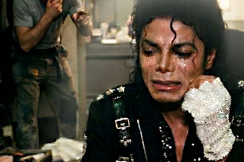 Caught Crying Backstage, Michael Jackson Revealed a Reason That Will Shatter You