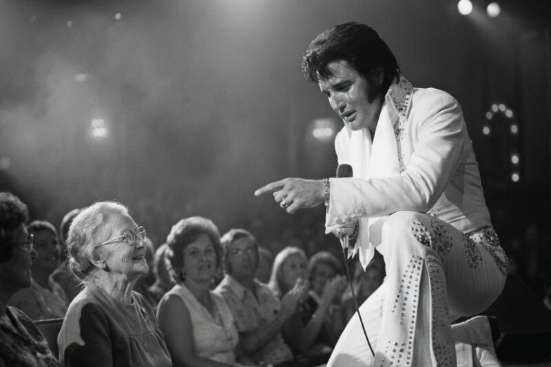 Elvis BROKE DOWN Crying When He Saw HER in Audience — What She Whispered Changed His Life
