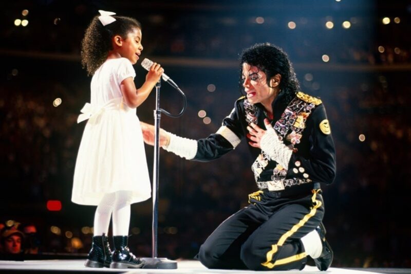 A 7-Year-Old Girl Sang to Michael Jackson — Seconds Later, He Couldn’t Hold Back His Tears 