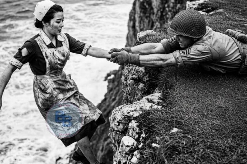 JP Female POW Tried To Jump Overboard. A US Sailor Lunged To Grab Her Hand