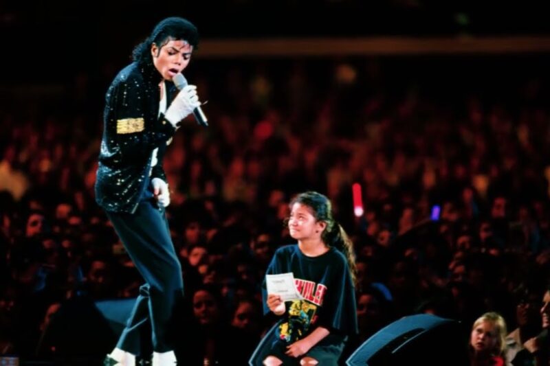 THE EMPTY SEAT BESIDE HER MADE MICHAEL JACKSON STOP SINGING